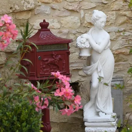 Le Laurent Hotel Saint-Laurent-des-Arbres