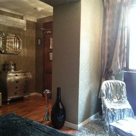 Le Laurent Hotel Saint-Laurent-des-Arbres