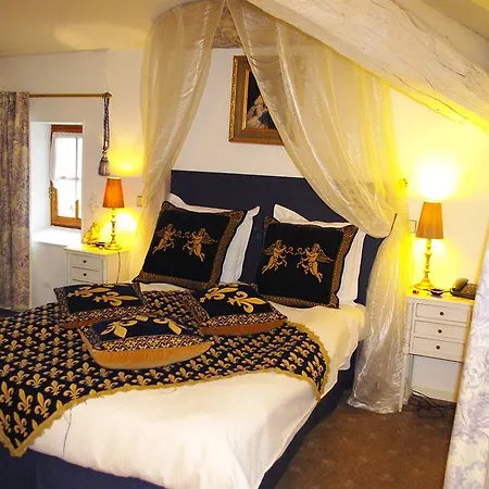 Le Laurent Hotel